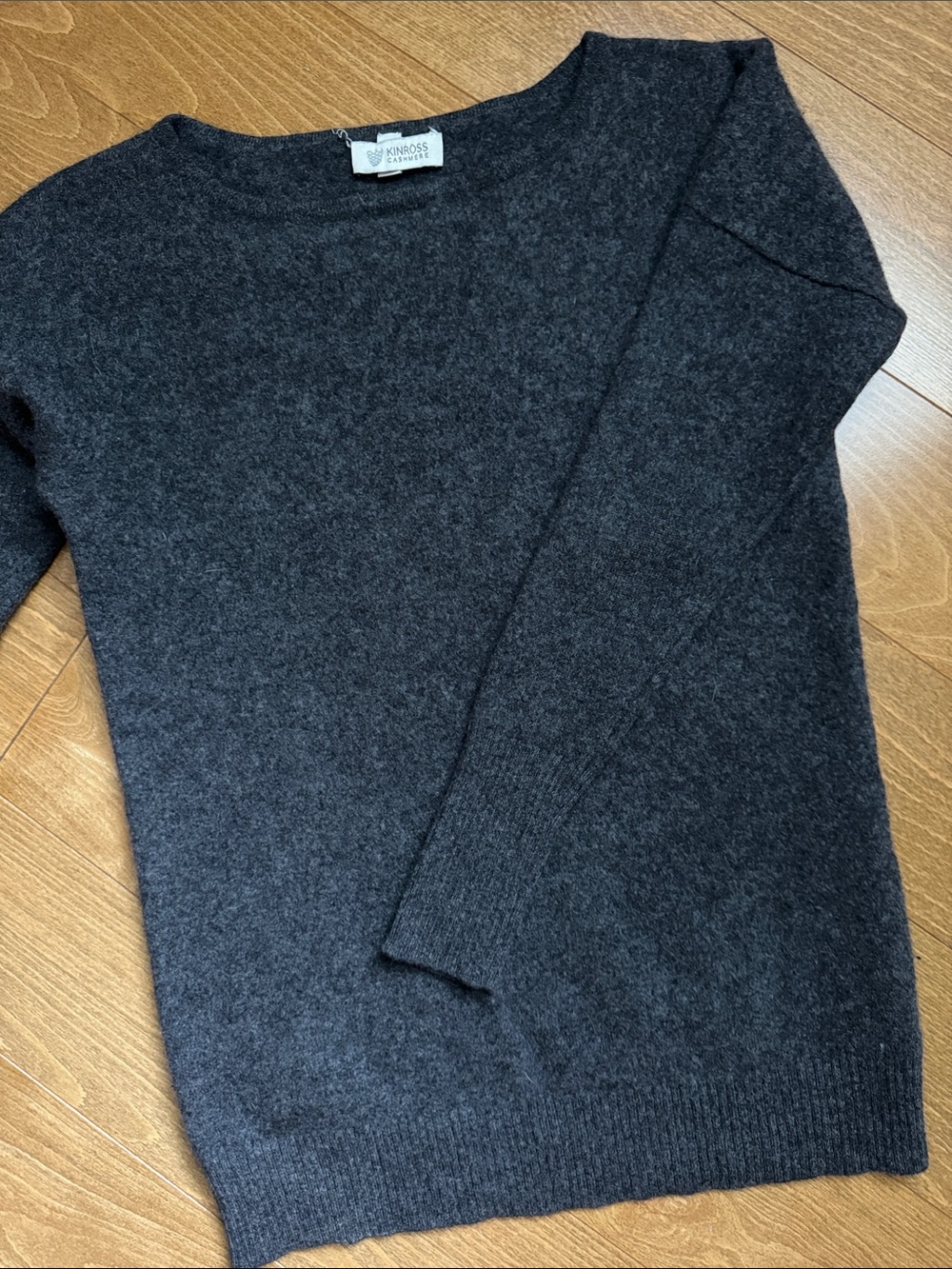 Kinross Charcoal Gray Crewneck Cashmere Sweater